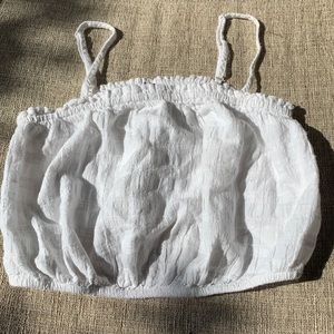 Cute puffy crop top.